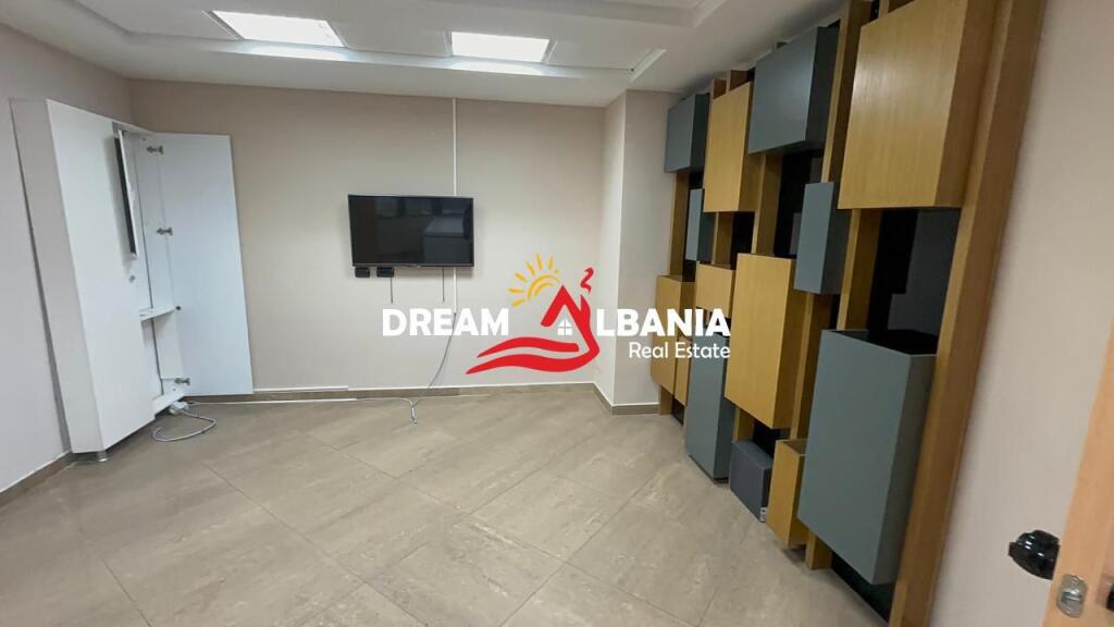 Ambient Zyre për Qira – Bulevardi “Dëshmorët e Kombit”, pranë Kullave Binjake (ID 42611391)