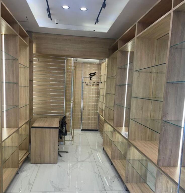 NEGOZIO IN AFFITTO 30 M2 STADIO DINAMO 1500 EURO