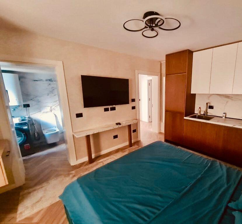 GARSONIERE TEK MYSLYM SHYRI!
