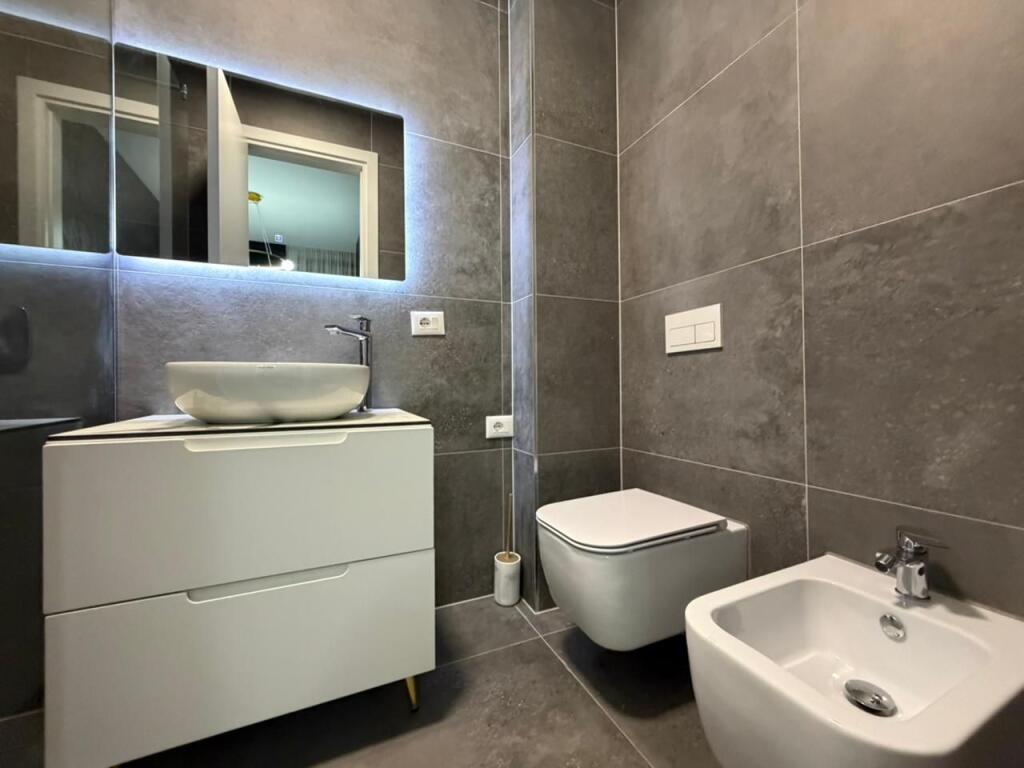 2+1 apartment for rent at Montesori School near Liqeni i Thate.