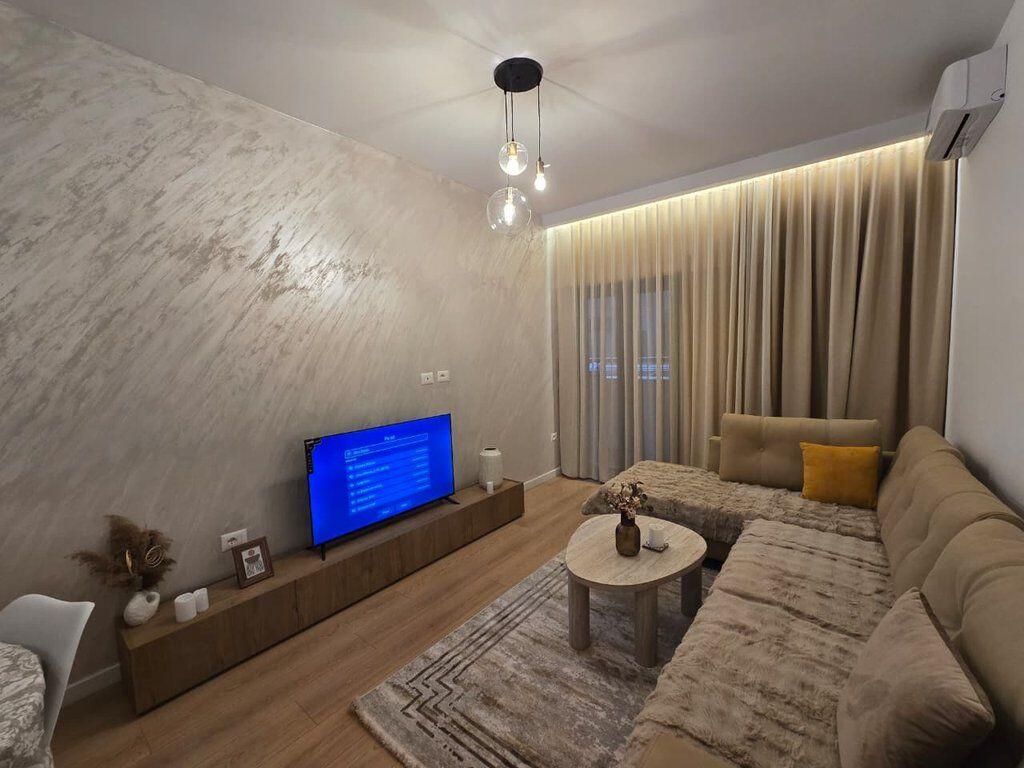 APARTAMENT MODERN PER QERA TEK GALERIA (ISH KINEMA 17-NENTORI) 1,500 € /Muaj Sip. Totale  95m2