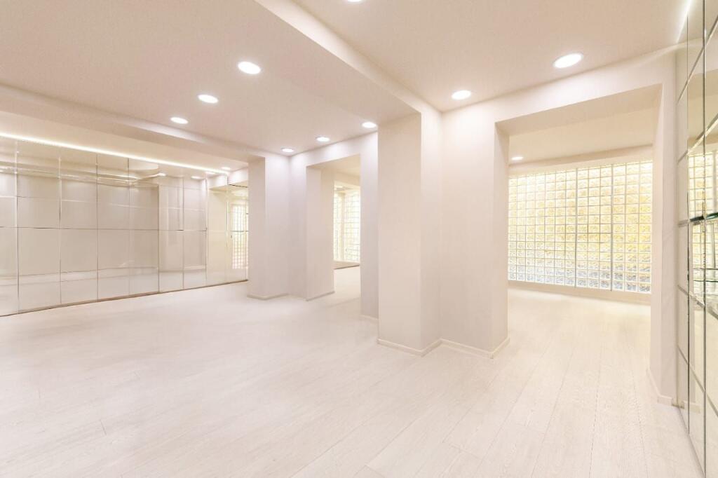 AMBIENT PER ZYRA ME QIRA PRANE TAIVANIT 120 M2