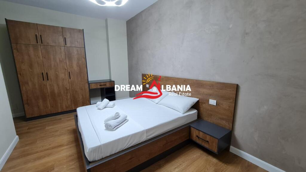 Jepet me qera Duplex dhe 2 post parkimi ne rrugen e Barrikadave prane Qendres ne Tirane (ID 42211370)