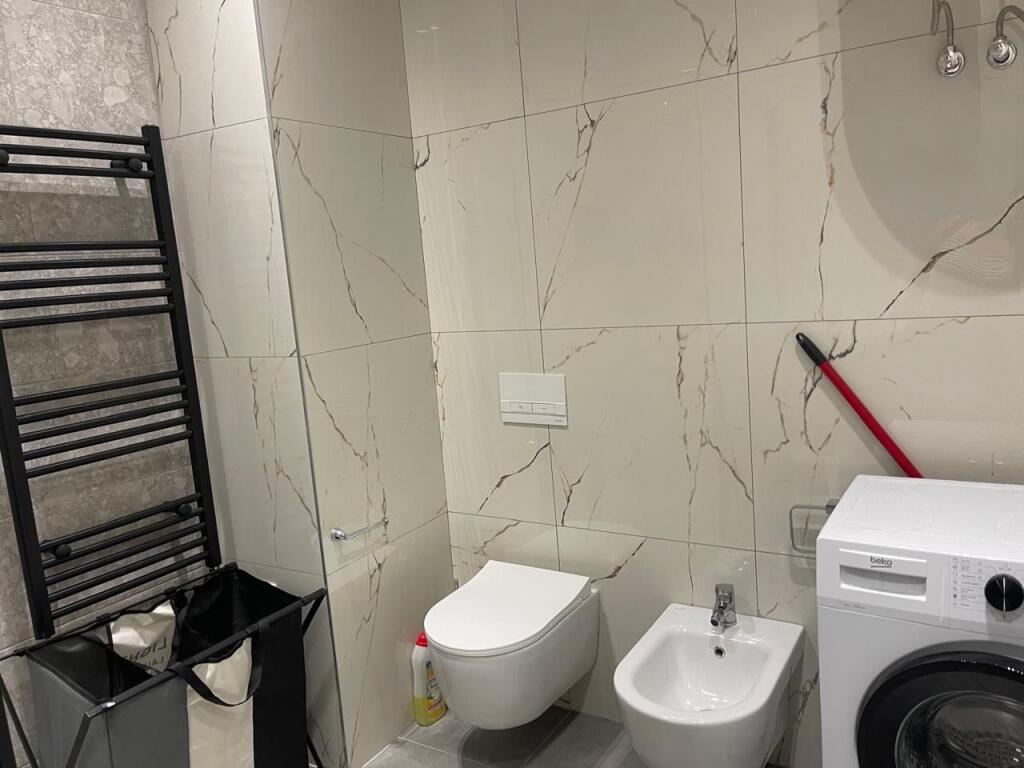 Apartament 2+1+2 me parkim per qira te Fusha e Aviacionit