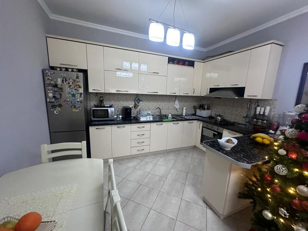 Apartament per shitje tek Liqeni i Thate (pa malore) 