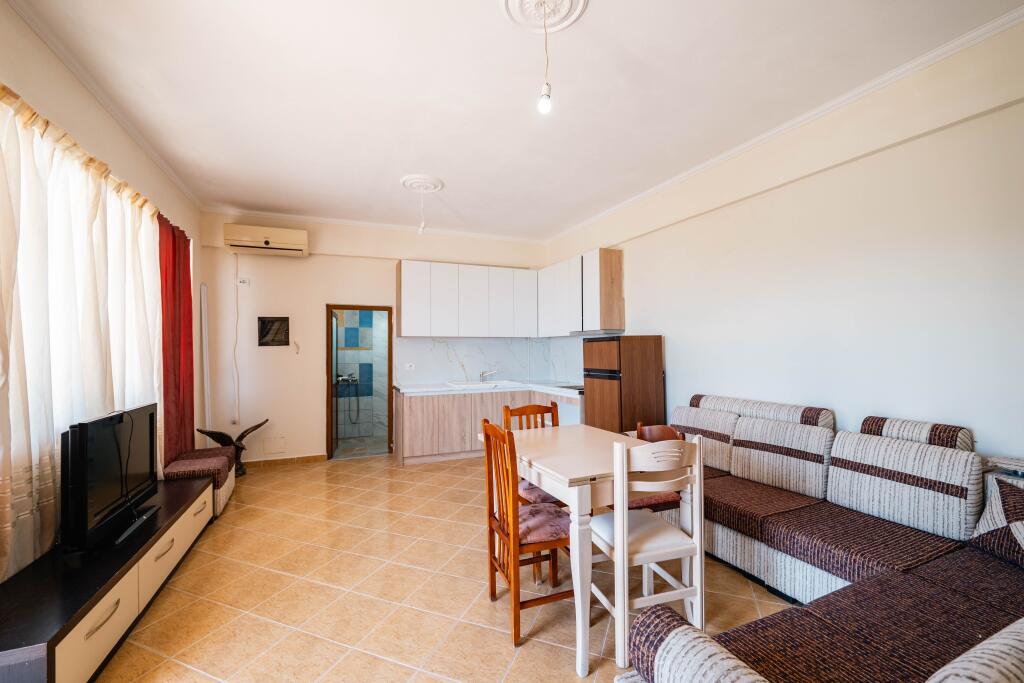 Casa con terreno in vendita a Marina Sarande