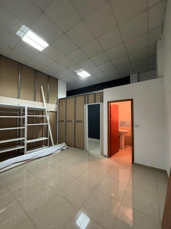 📍 Jepet me qira ambient biznesi – Rruga Vaçe Zela (mbrapa GLOB-it)!