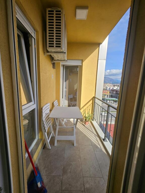 JEPET ME QIRA 2+1+2 ISH DOGANA 700€