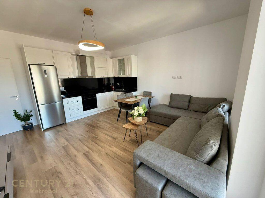 JEPET ME QIRA APARTAMENT 1+1+POST PARKIMI, ZOGU I ZI!