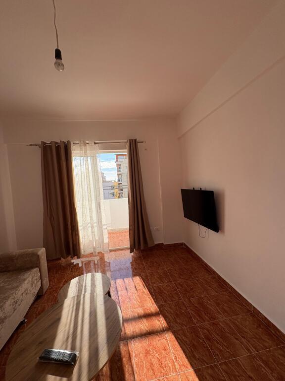 Jepet me qera apartament 1+1 ne plazh prane kompleksit eka