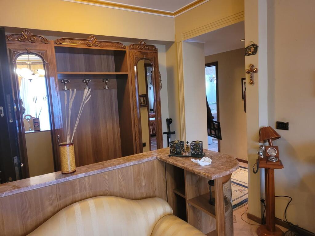 Jepet me qera apartament 2+1+2 tualete+ballkon ne Bllok te Libri Universitar