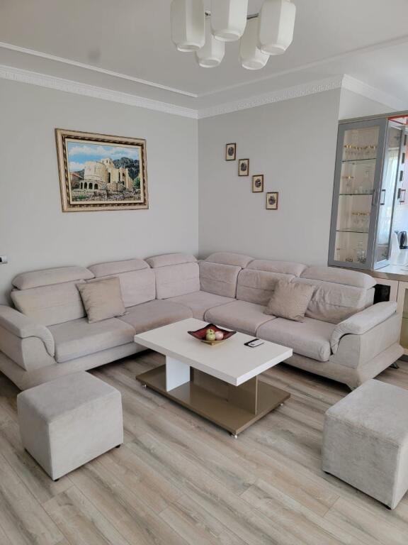APARTAMENT 2+1 ME QIRA TE KOMUNA PARISIT , PRANE PARKUT OLIMPIK