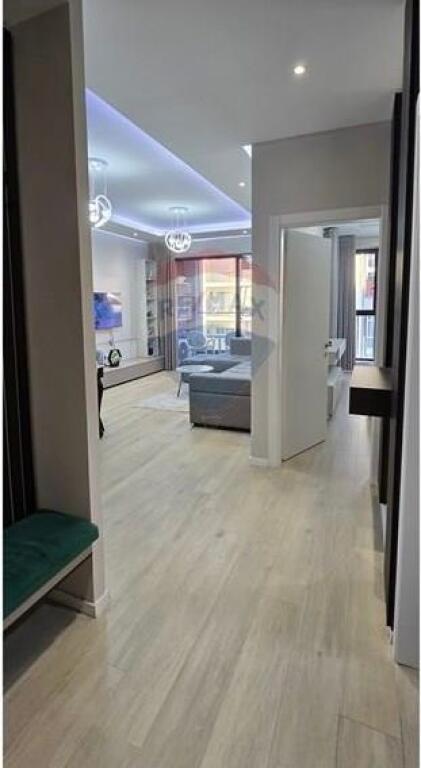 Aprtament 1+1 me qira tek Komuna e Parisit