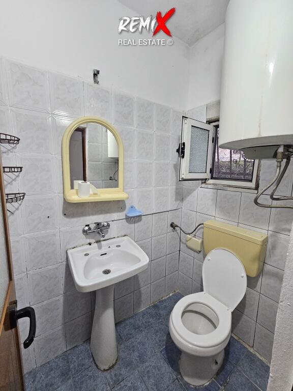 Jepet me qira apartament 3+1+2, pranë Shkollës “Qemal Mici”, Durrës.