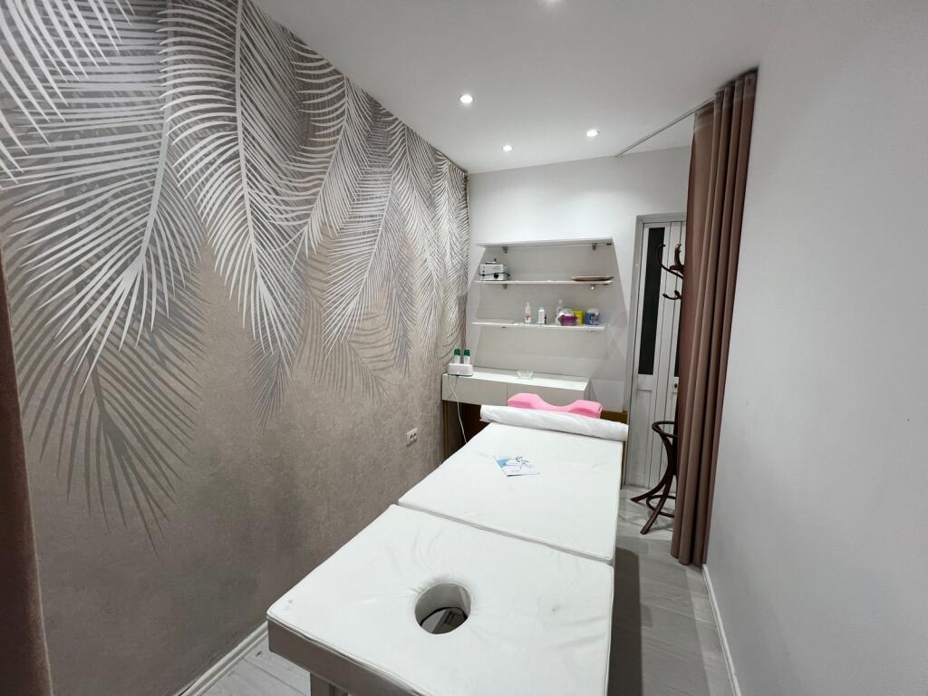 Jepet parukeri me qira te Liqeni i Thatë