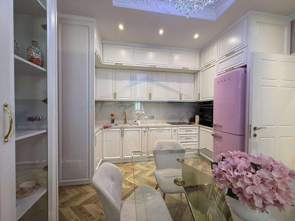 Shitet, Apartament 2+1+2+Post Parkimi, Square 21, Rruga e Kavajes, Tiranë