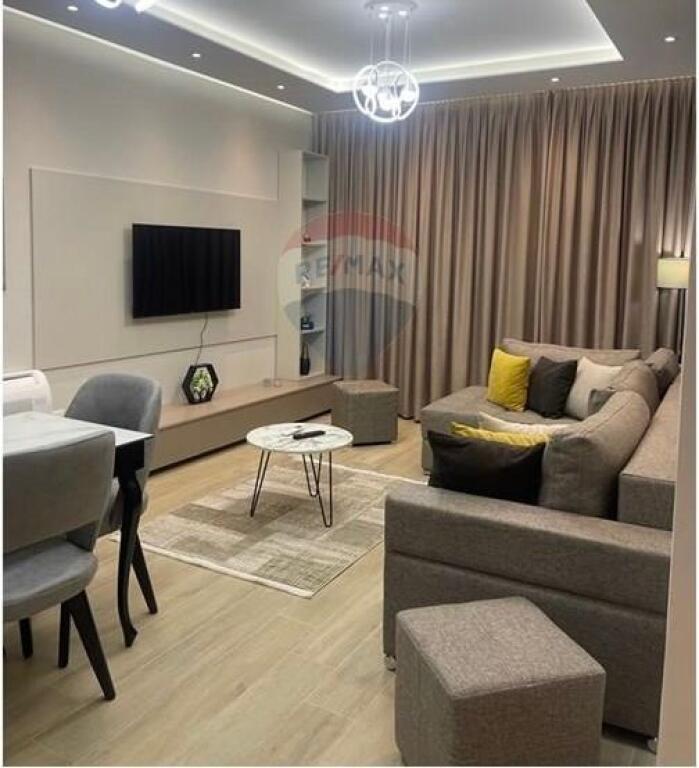 Aprtament 1+1 me qira tek Komuna e Parisit