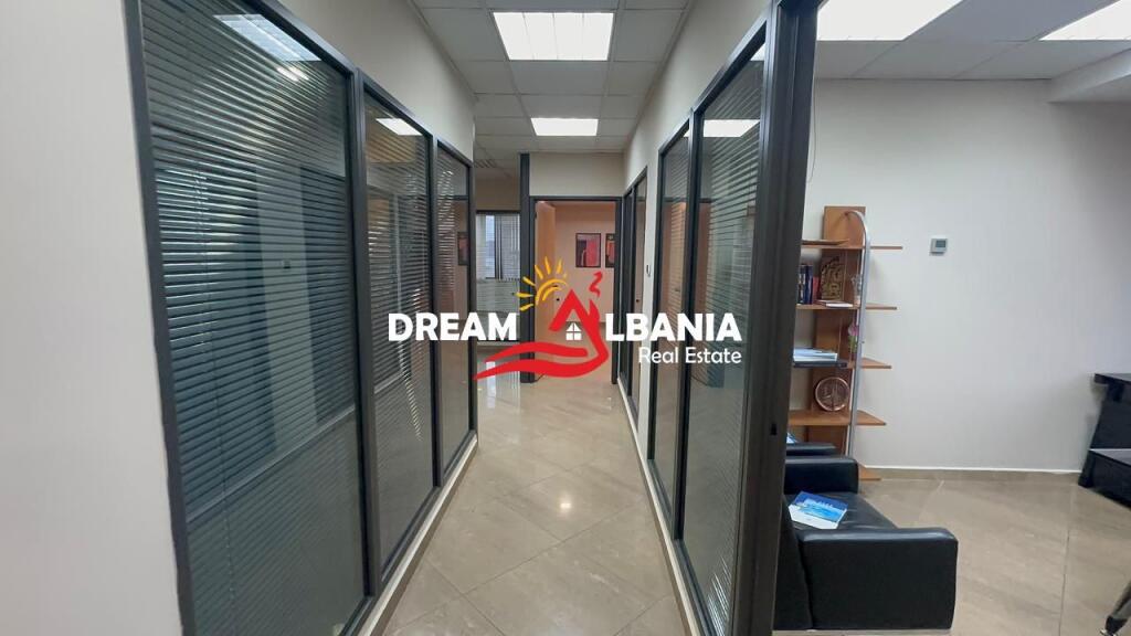 Ambient Zyre për Qira – Bulevardi “Dëshmorët e Kombit”, pranë Kullave Binjake (ID 42611391)