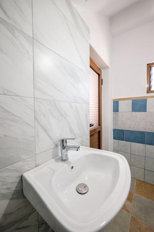 Casa con terreno in vendita a Marina Sarande