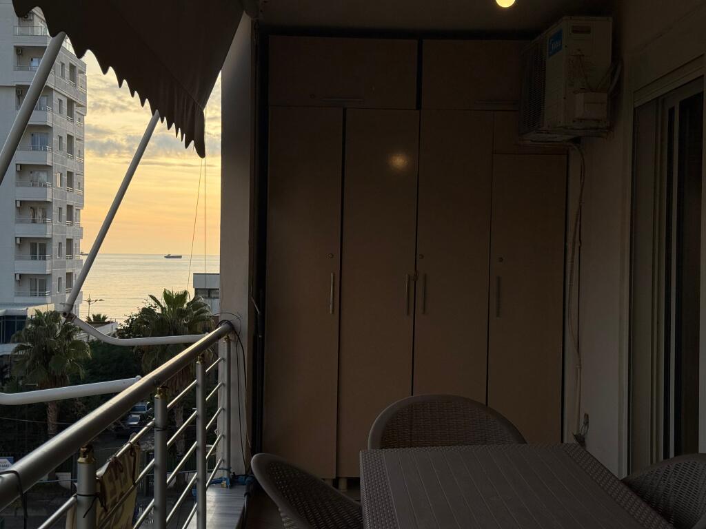 I rent out a 2+1 apartment in the beach area