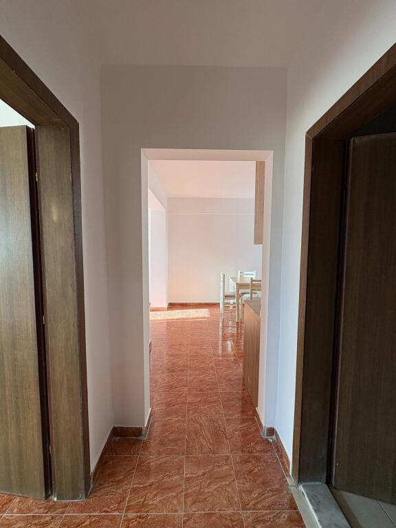 Jepet me qera apartament 1+1 ne plazh prane kompleksit eka
