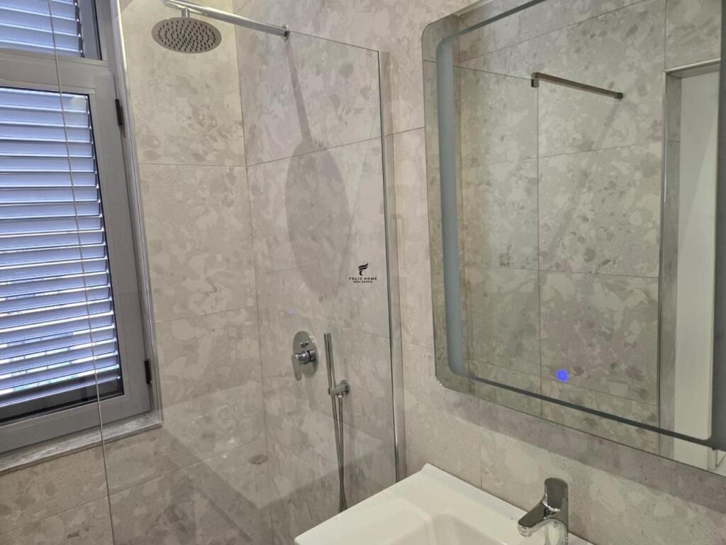 APARTAMENT ME QERA 3+1+2+2 RRUGA E KAVAJES 1.500 EURO