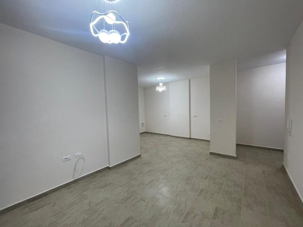 Ambjent per Zyre 2+1 me qira