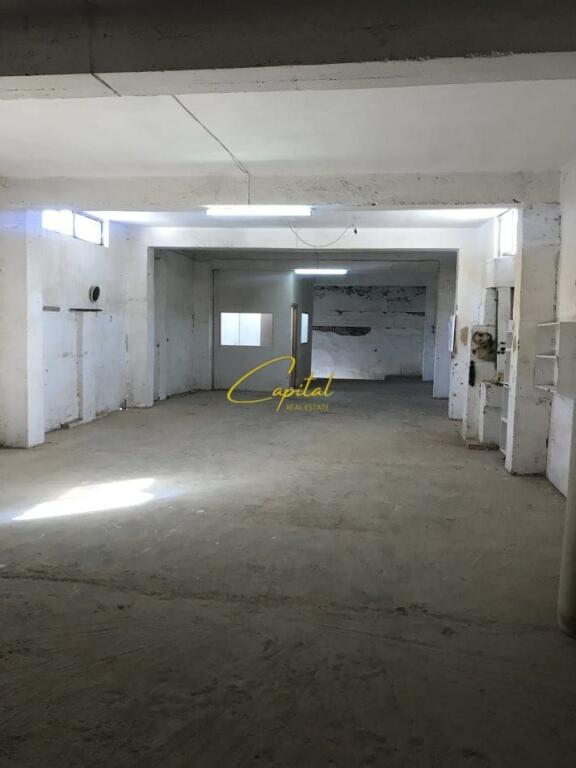 MAGAZINE ME QERA 340 M2 SIRI KODRA 800 EURO