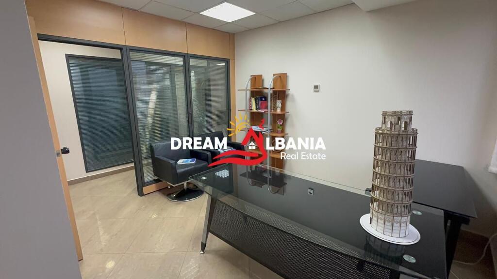 Ambient Zyre për Qira – Bulevardi “Dëshmorët e Kombit”, pranë Kullave Binjake (ID 42611391)