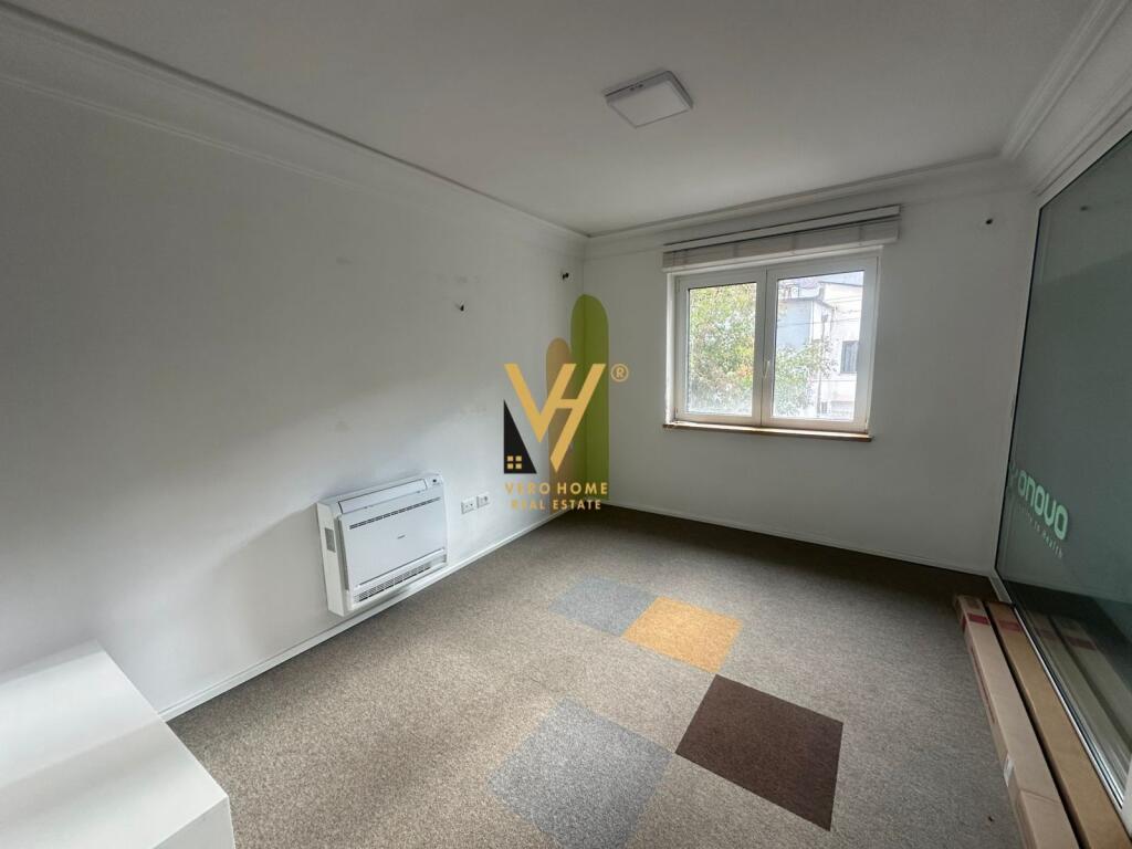 JEPET ZYRE 130 M2 ME QERA TE RRUGA E DURRESIT 150.000 LEKE