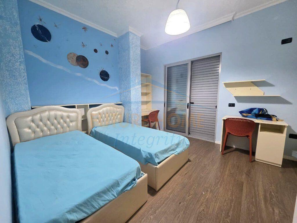 Jepet me qera apartament 2+1+2+post parkimi