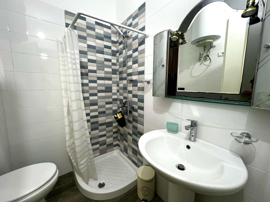 Apartament 3+1+2wc & 2 Ballkone me Qera, Vlore