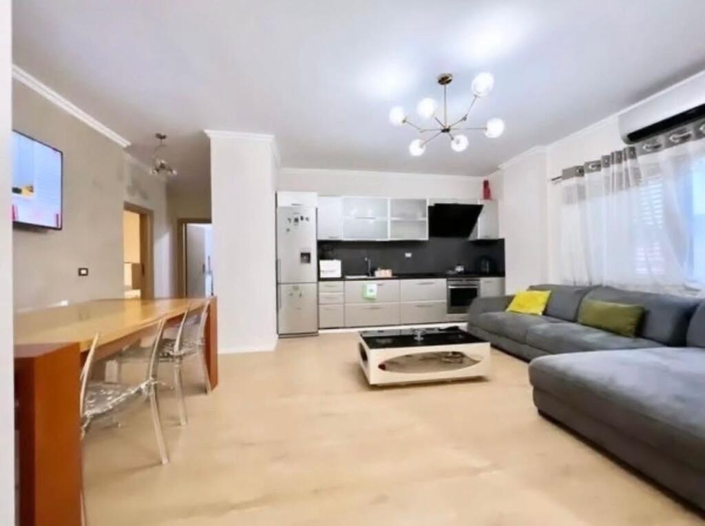 Apartament 2+1, 21 Dhjetori!