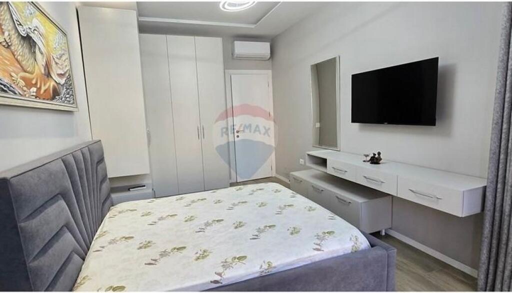 Aprtament 1+1 me qira tek Komuna e Parisit