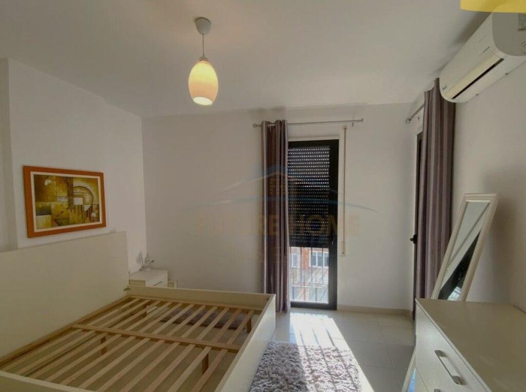 Apartament 2+1 në Don Bosko, pranë Bar Artistit.