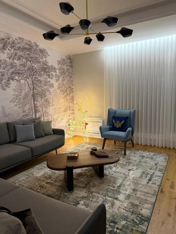 🏡 Jepet me Qira Vilë Luksoze me Pishinë – Pranë Saukut