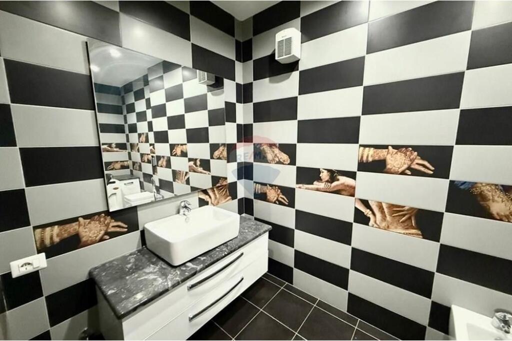 Apartament 2+1 ~Xhamllik, Rruga Xhenfize Keko