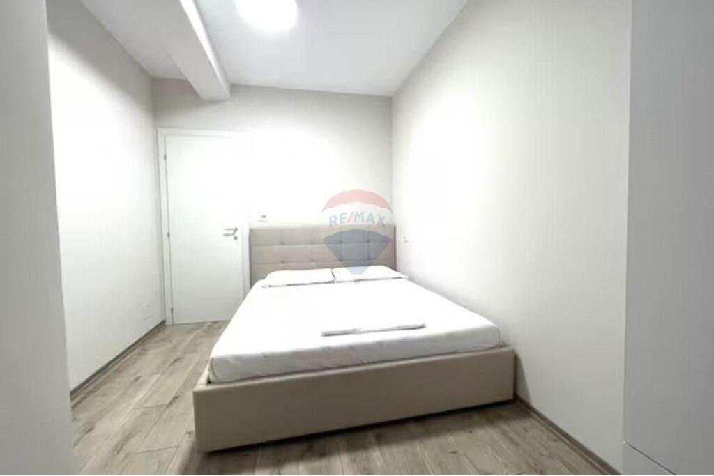 Apartament---- - Për Shitje ---- Rruga Qemal Stafa,..... Tiranë 1+1