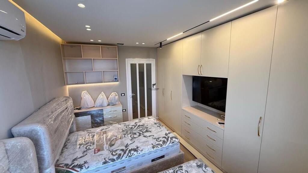 APPARTAMENTO 2+1+2 IN VENDITA VIA DIBRA 25.000.000 LEKE