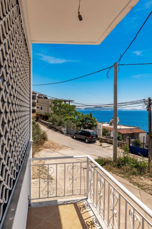 Casa con terreno in vendita a Marina Sarande
