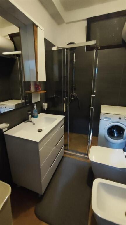 Apartament 2+1 me qera tek Rrethi i Shkozes