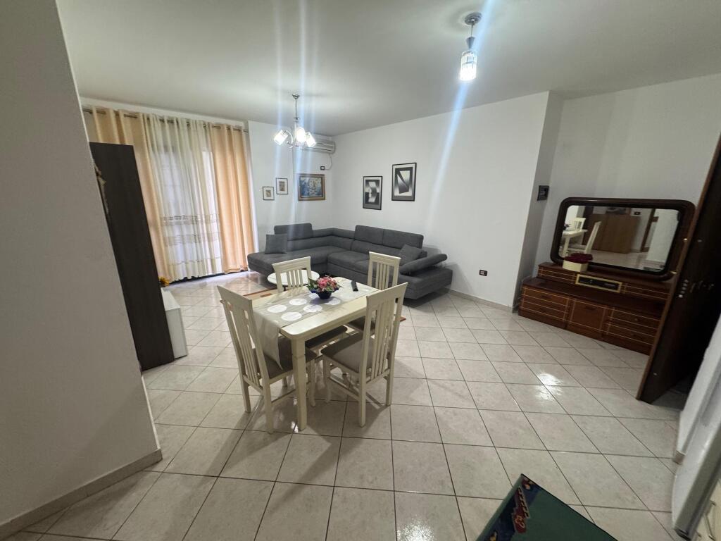 🏡 Jepet me qira apartament 2+1 📍 Astir, tek zona e Bohemit 🏢 Kati i 5-të 💶 Çmimi: 50,000 lekë 🛋️ Totalisht i mobiluar 🚫 Nuk pranohen studentë