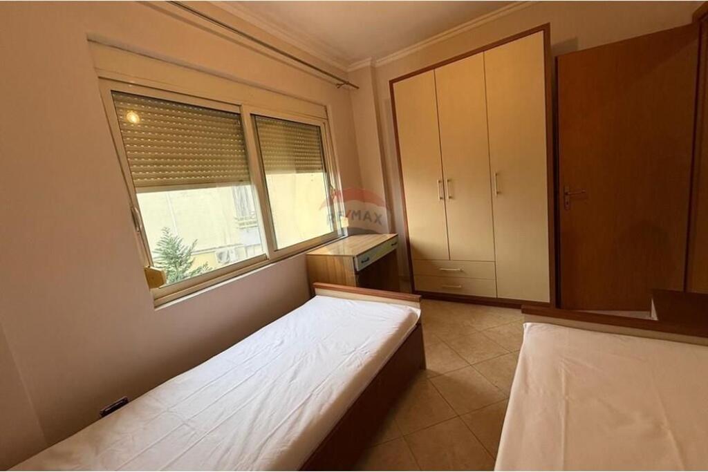 Apartament - Për Qira - Liqeni i Thatë