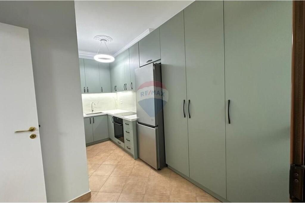 Apartament - Për Qira - Rruga e Kavajës, Tiranë