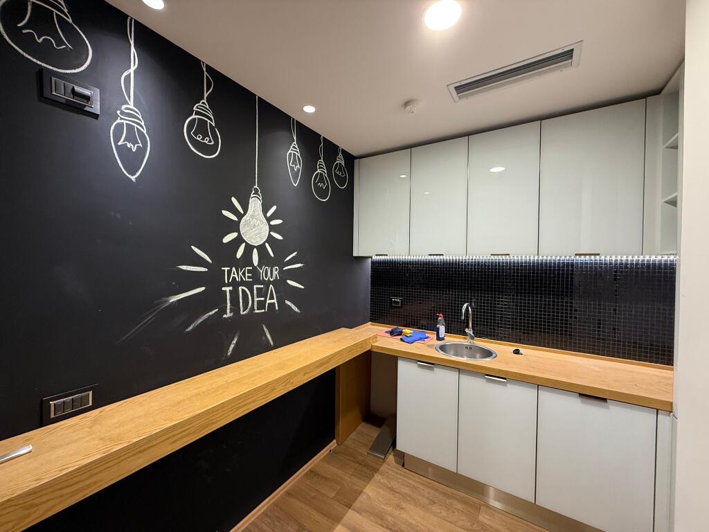 Jepet me qira ambient biznesi 85 m² ,Rruga e Elbasanit, pranë Mullirit!