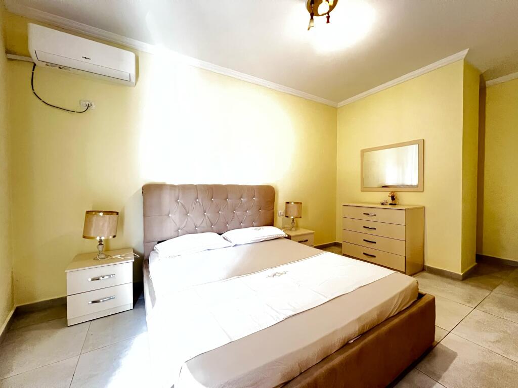 Apartament 3+1+2wc & 2 Ballkone me Qera, Vlore