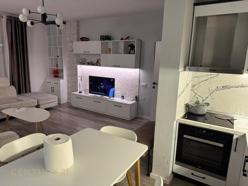APARTAMENT 2+1 PER QIRA, ISH STACIONI I TRENIT! 850 € /Muaj