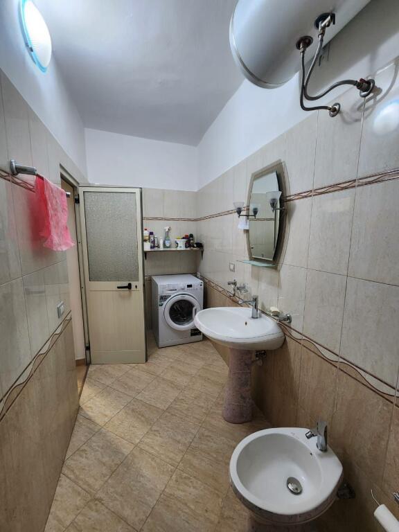 JEPET ME QERA APARTAMENT 2+1 NE CEZMJA FERRES