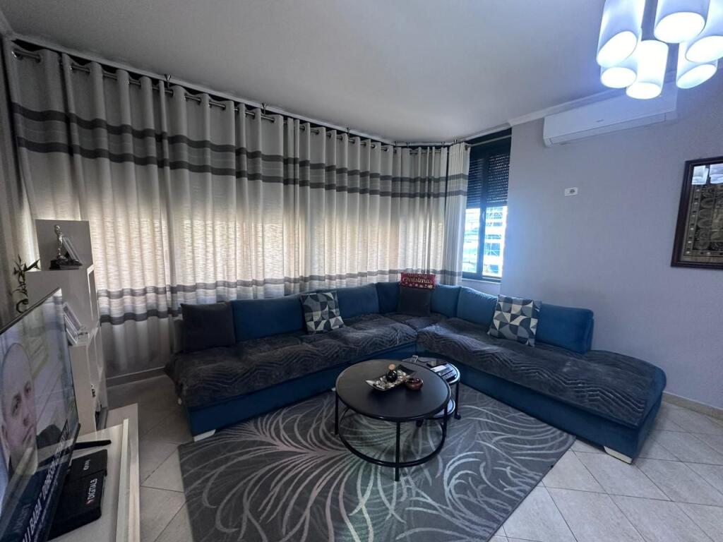 Apartament per shitje tek Liqeni i Thate (pa malore) 