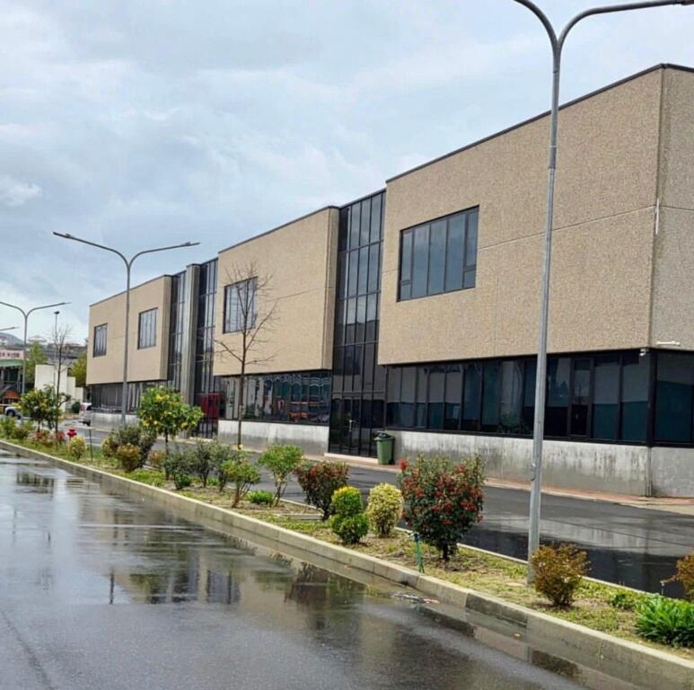 📣 QERA Magazinë + Zyra 📍 TIRANA INDUSTRIAL PARK, Pranë Autostradës Tiranë-Durrës ✨
